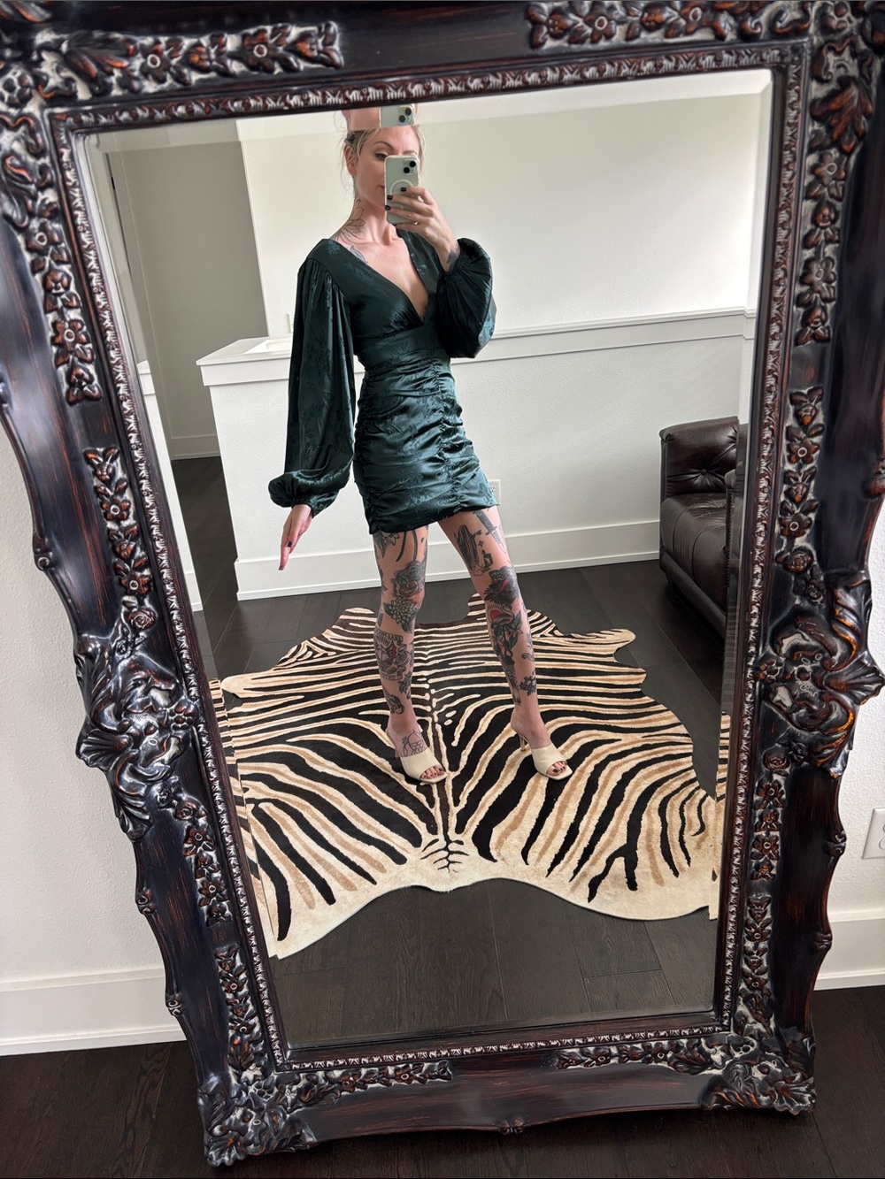 Deep Green V-Neck Mini Dress with Balloon Sleeves